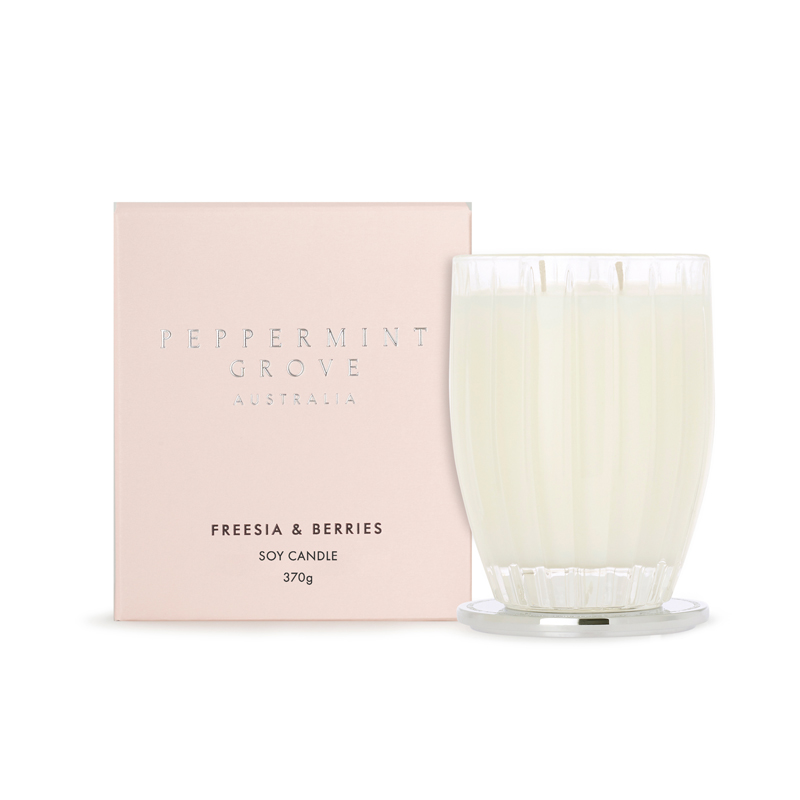 Large-Candle-370g---Freesia-&-Berries